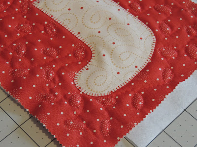 free motion quilting around the fabric design free motion quilting holiday stocking banner QUILTsocial project