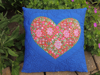 Free motion heart cushion cover Free motion quilted heart cushion cover QUILTsocial