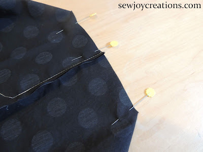 pull the inner corner pieces apart and lay into a flat edge to make corner boxed corner seam quilted lined basket