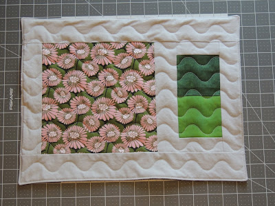 Bold curve quilting makes a visual statement on the placemat