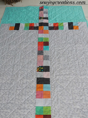 quilting closeup radiating diagonal lines from cross center